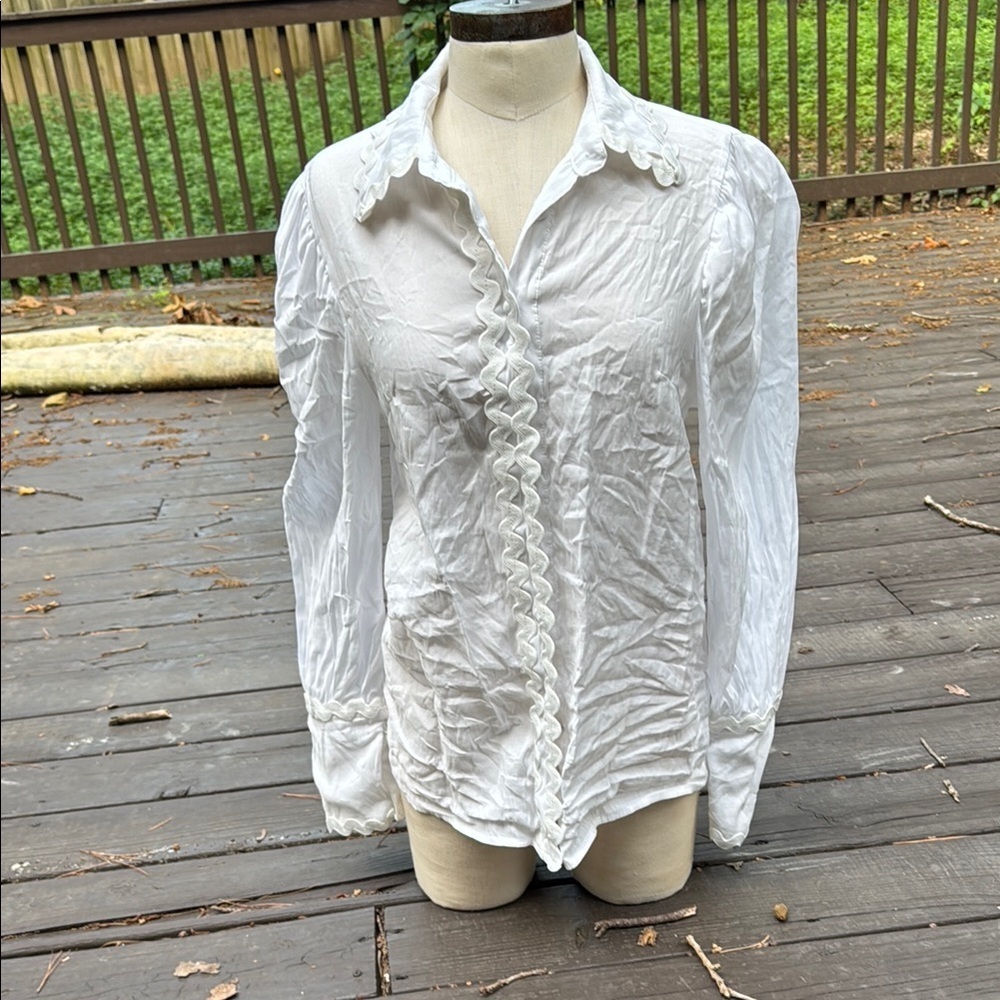 Beulah Style White Ruffled Button Down Shirt size small
